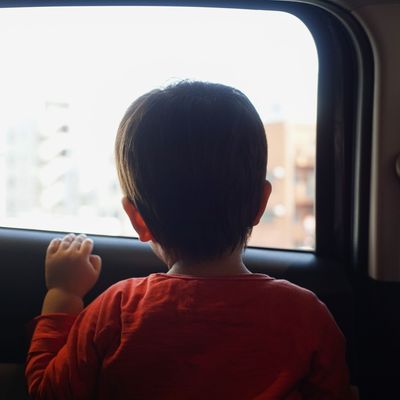 Autóban, óvodában felejtett gyermek – hogy történhet meg?