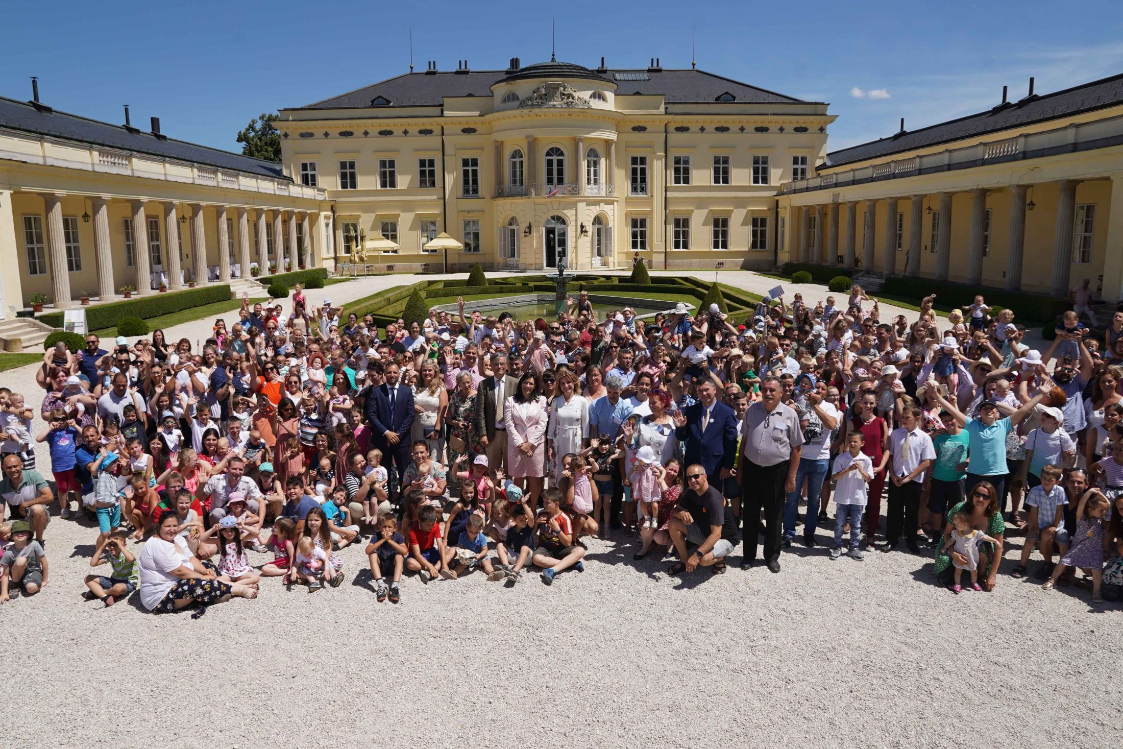 A nagycsaládok a hullámok hátán