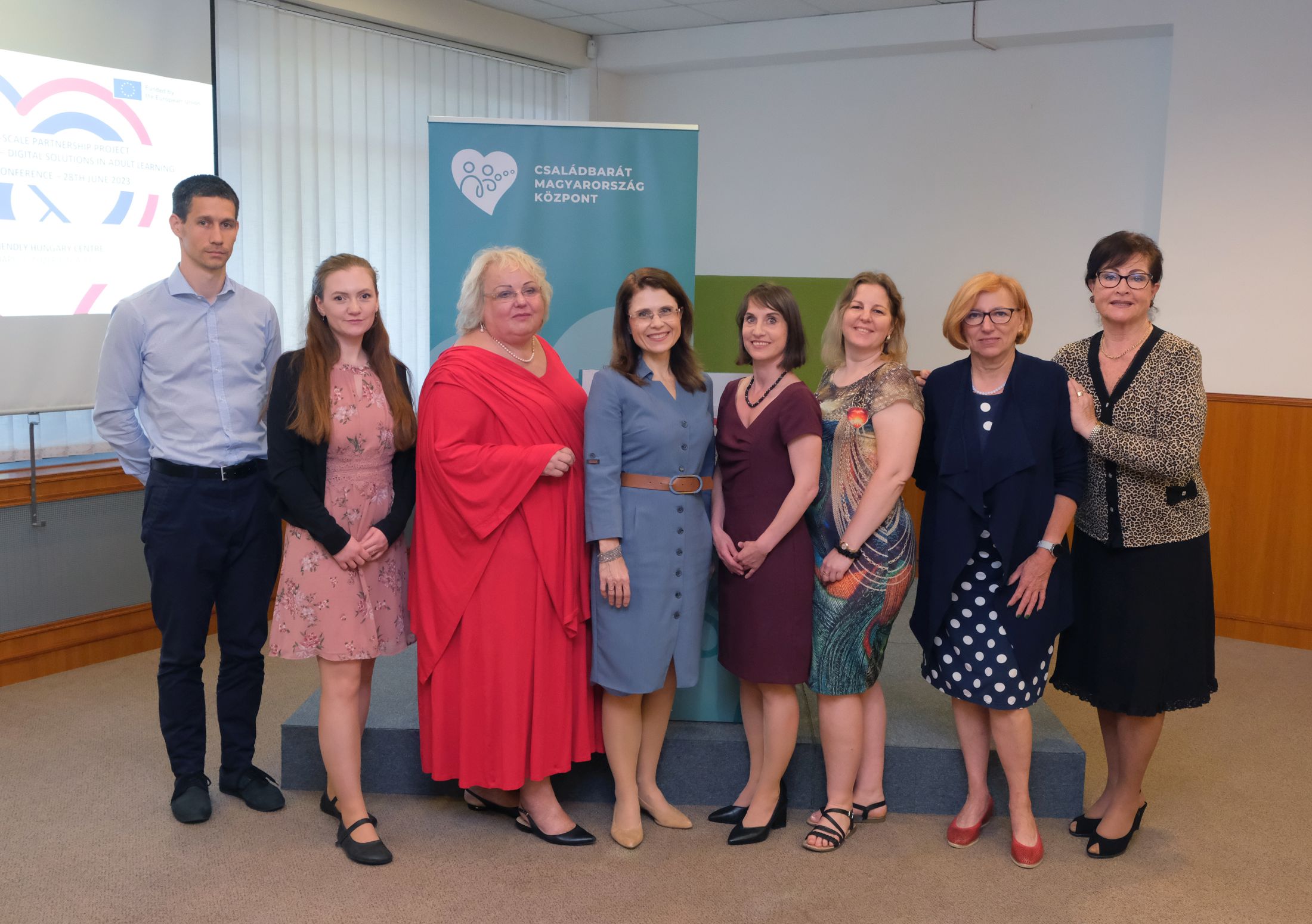 "Nők, család, karrier - Digitális megoldások a felnőtt tanulásban"