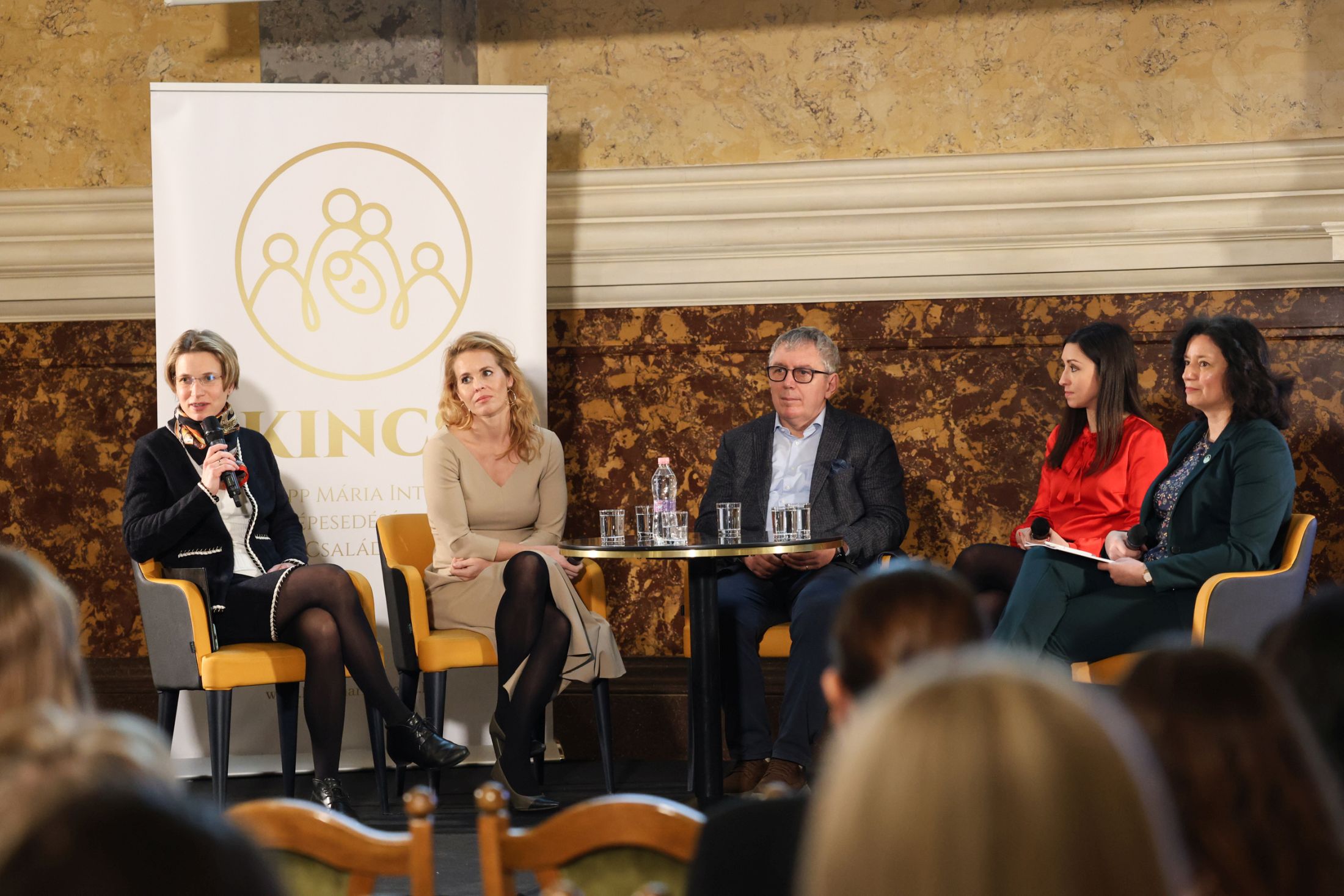 "A magyar családpolitika egyedülálló"