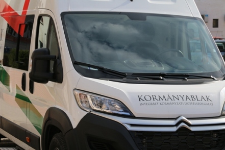 Buszokon érkezik a pénzügyi segítség a borsodi családoknak