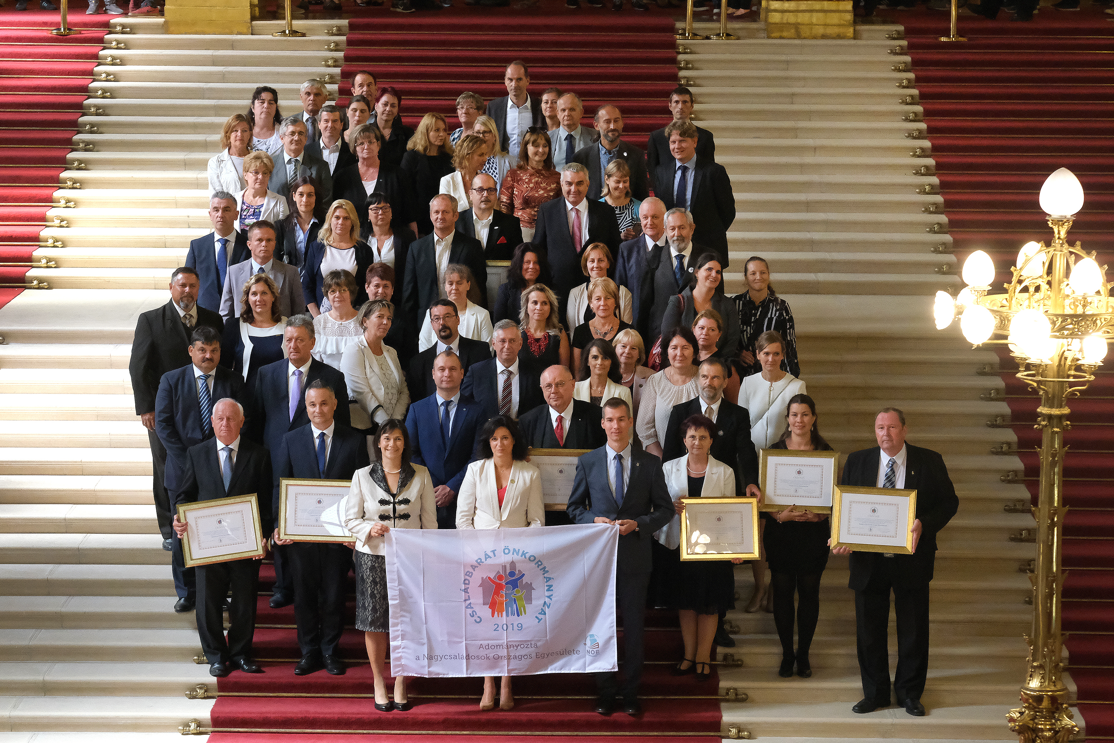 Elkötelezett települések a családokért – átadták a Családbarát Önkormányzat Díjat