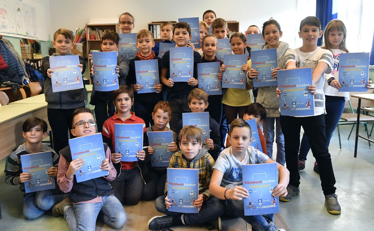 Közlekedő kisokos – hasznos munkafüzet iskolásoknak