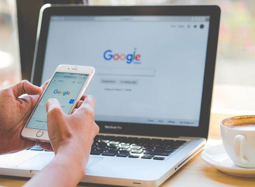 Függőségek kezelésében segít a Google