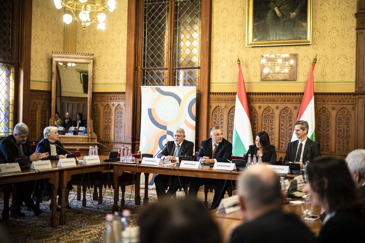 Nyugdíjprémiumot és -kiegészítést fizet az állam novemberben