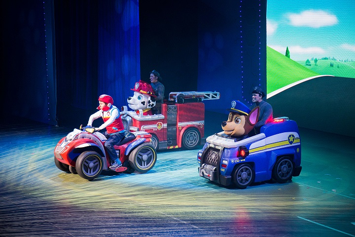 Mancs őrjárat a színpadon