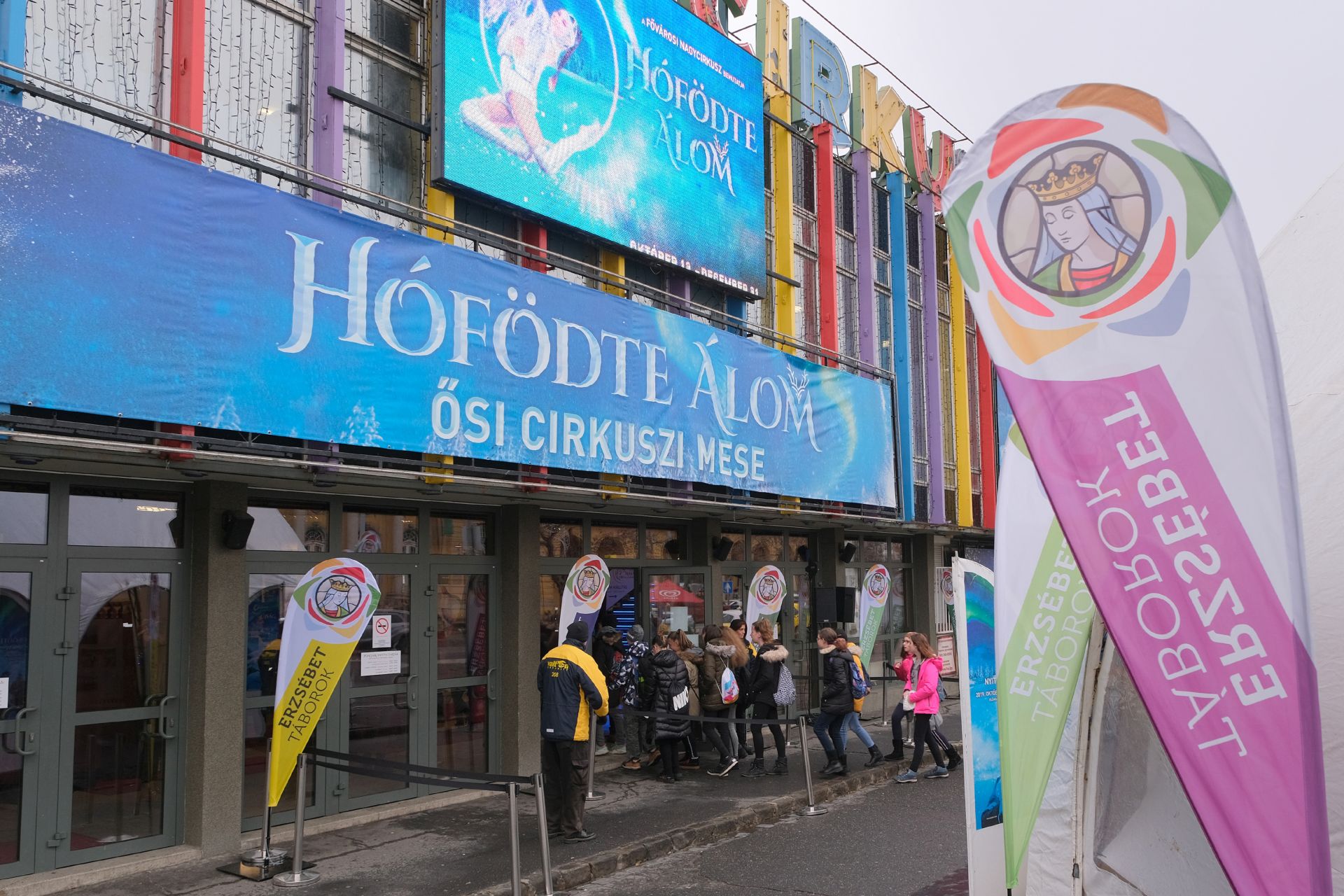 Hétezer gyerek ünnepelte az Erzsébet-karácsonyt a cirkuszban