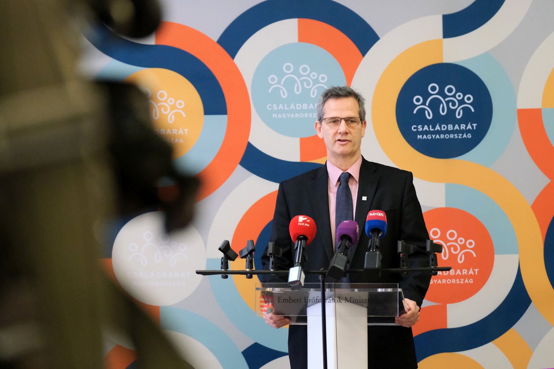 Több pénz a kisgyermekeseknek, GYED-re mehetnek a nagyszülők