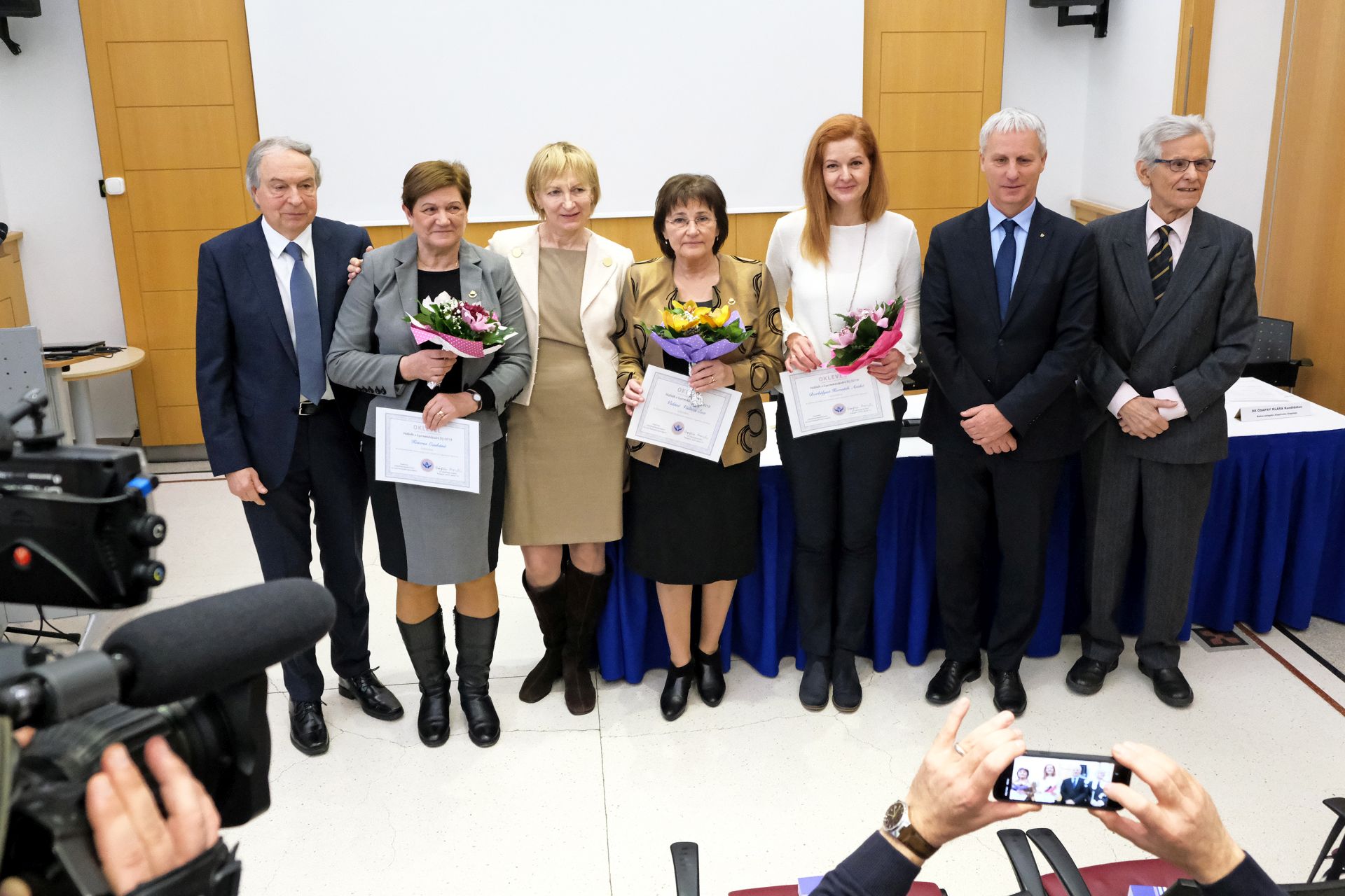 Díjazták a gyermekáldást segítő védőnőket