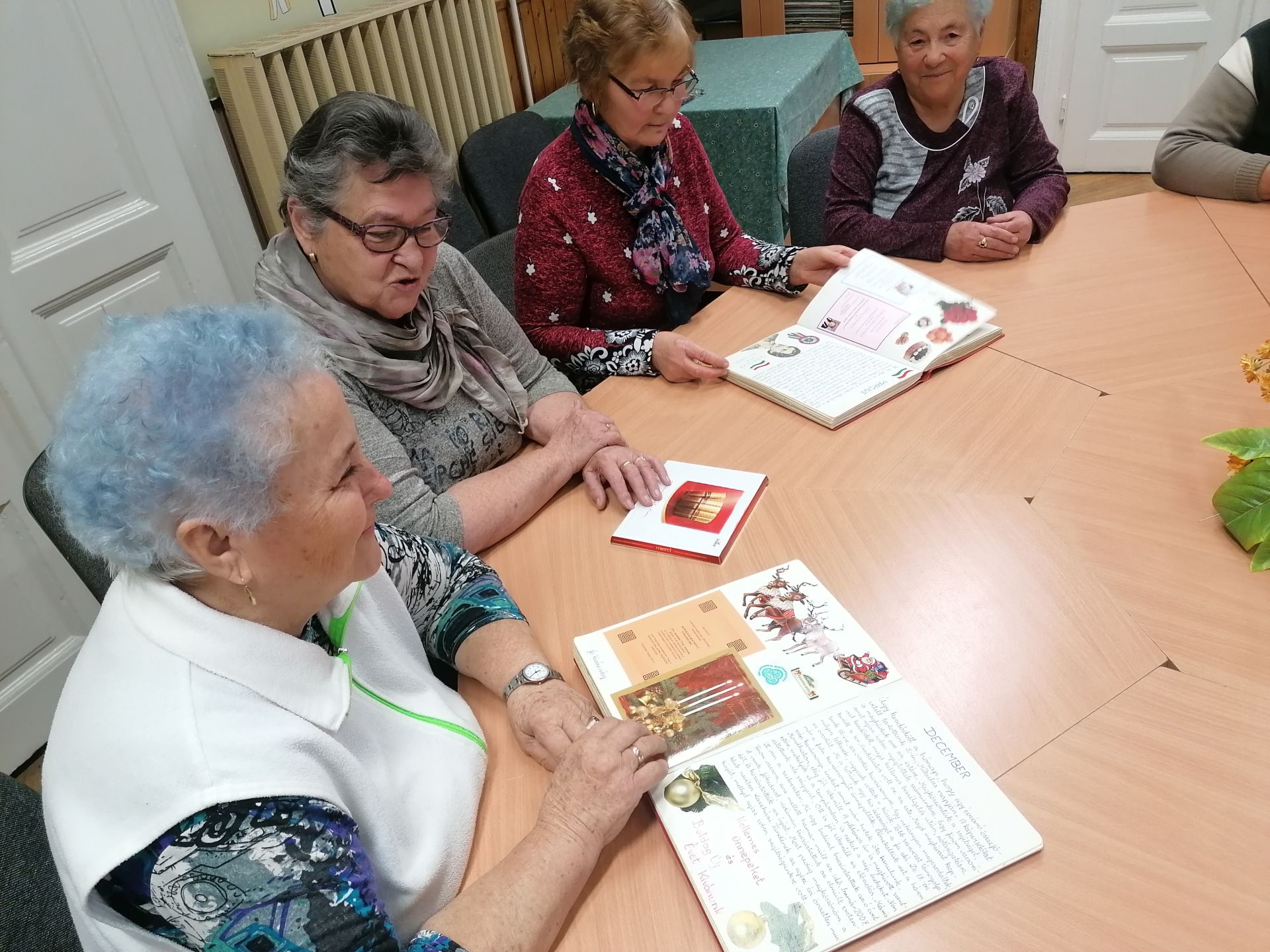 Biciklivel a nyugdíjas klubba