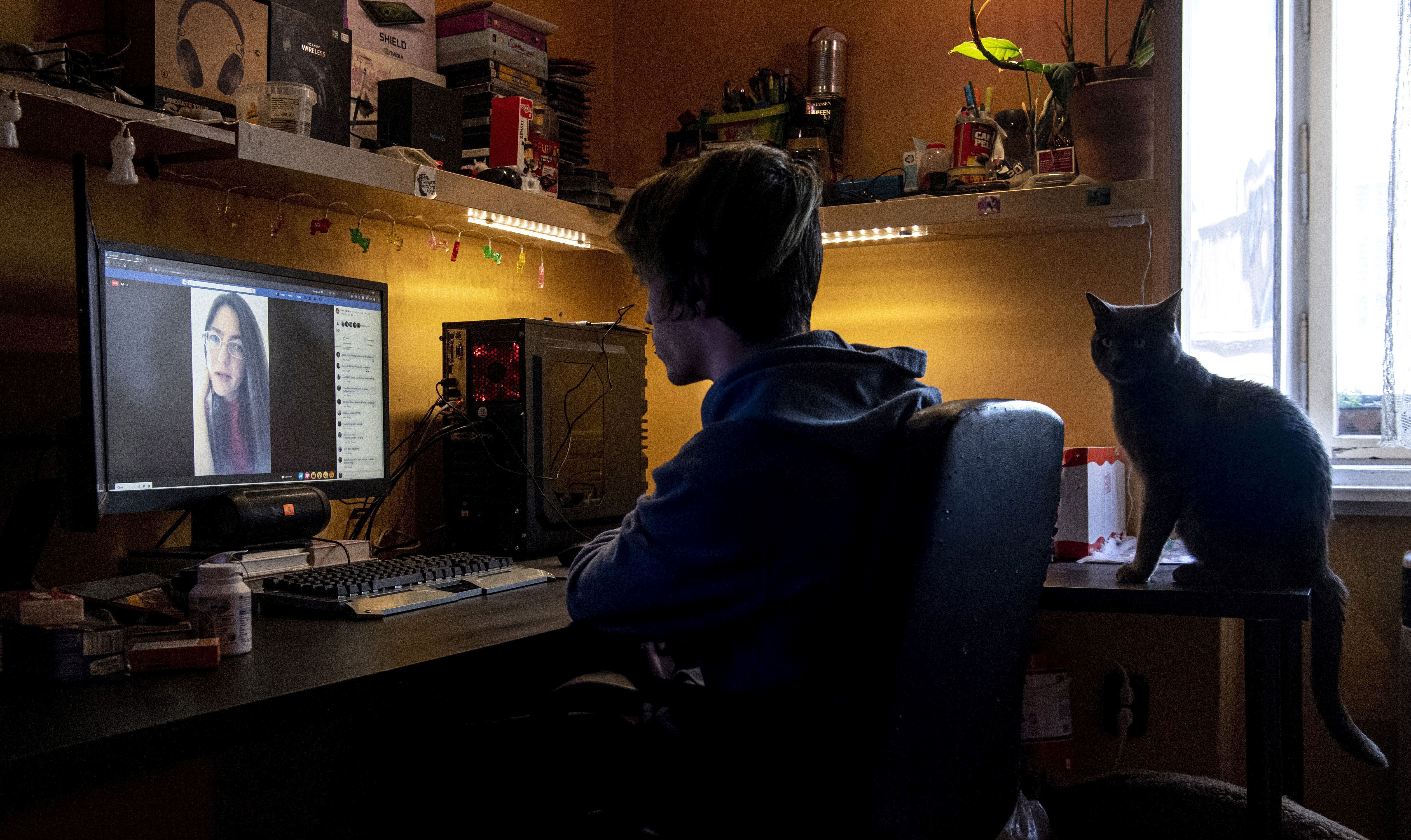 Kesztyűs kézzel #7. rész – Nagykamaszokkal bezárva? 