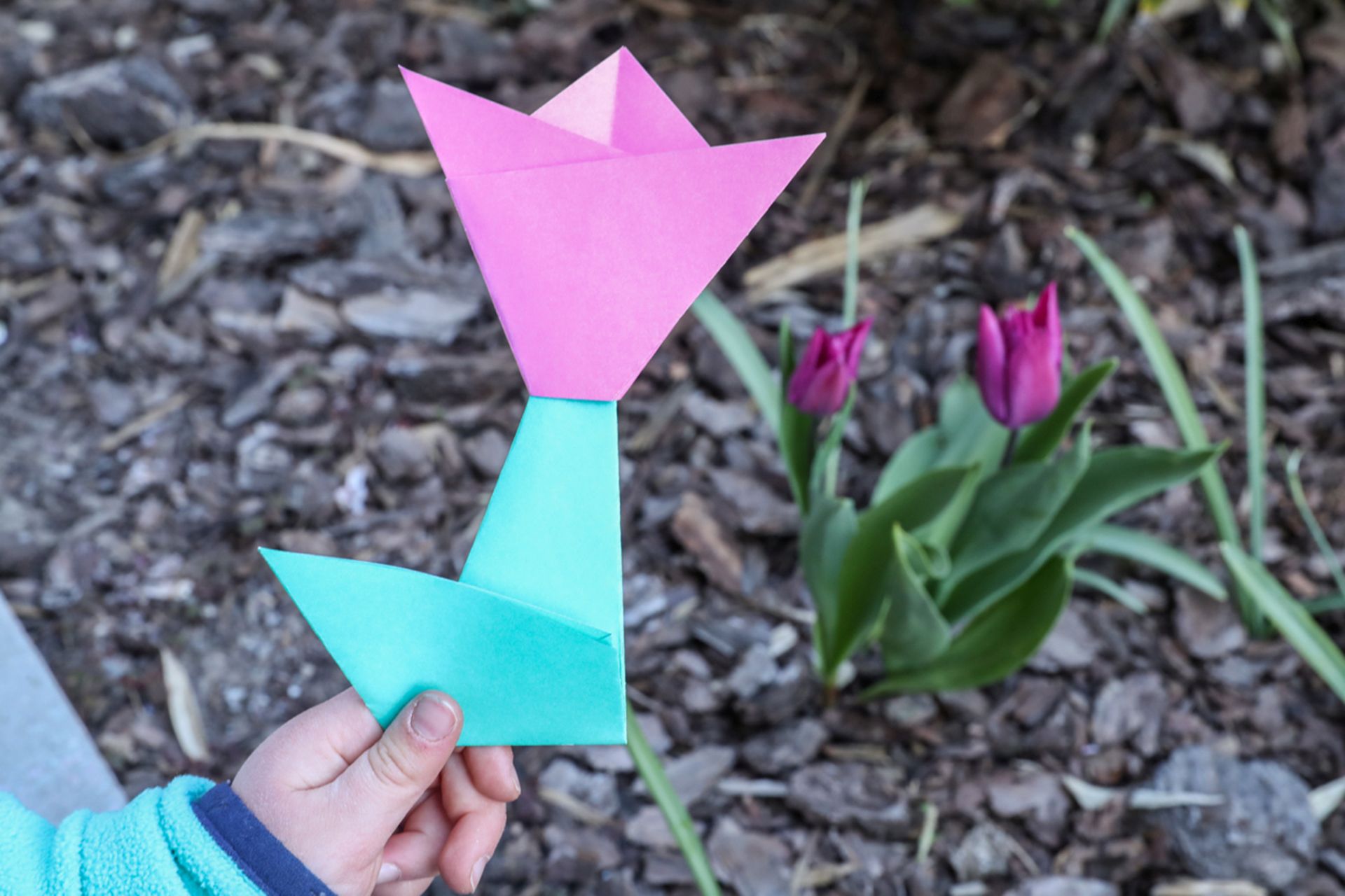 Egyszerű tavaszi tulipán hajtogatással