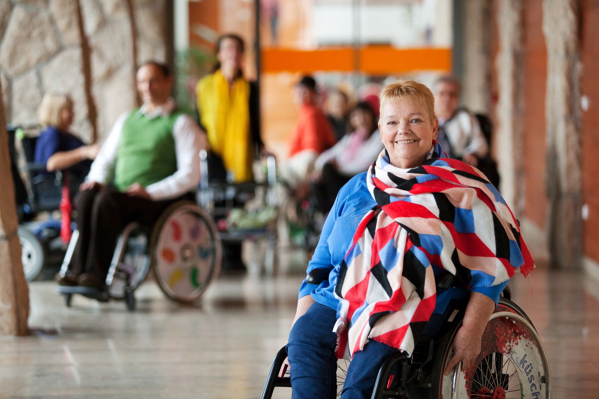 „Az emberek összefognak értünk” – otthon ragadt kerekesszékesek