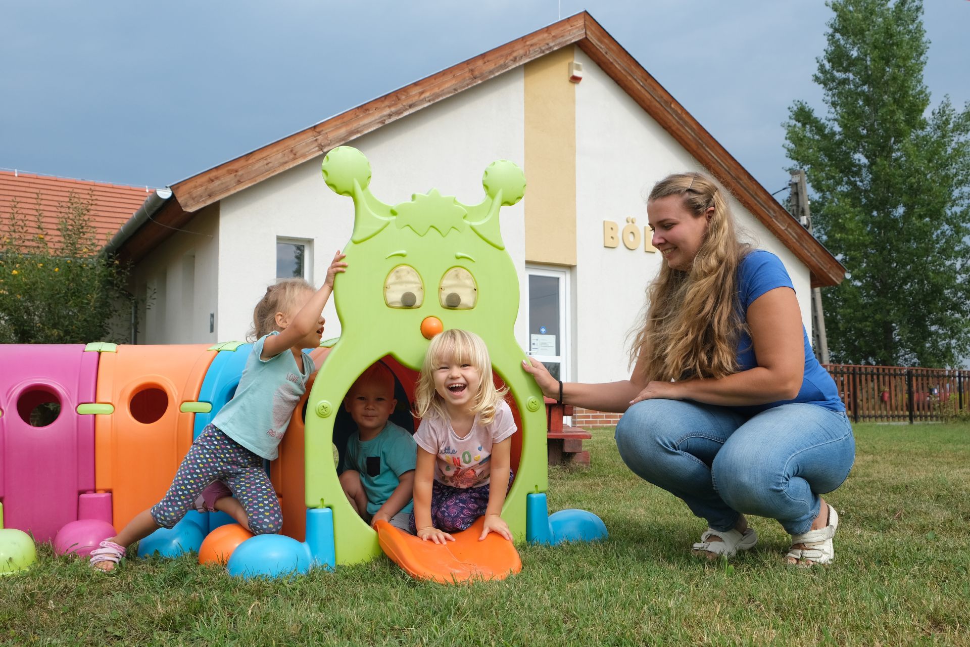 Több mint négyezer kismama munkába állását tette lehetővé a bölcsődei támogatás