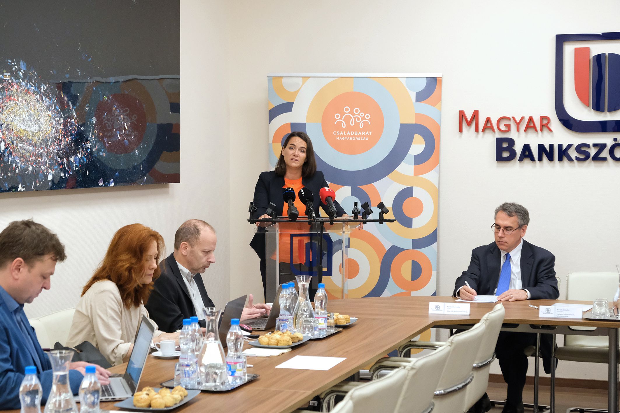 Mérföldkőhöz érkeztek a családtámogatások – 100 ezer pár igényelte már a Babavárót