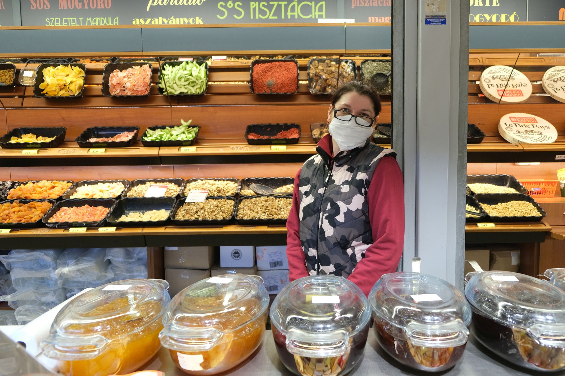 Büntetést kap, aki nem visel maszkot a boltokban