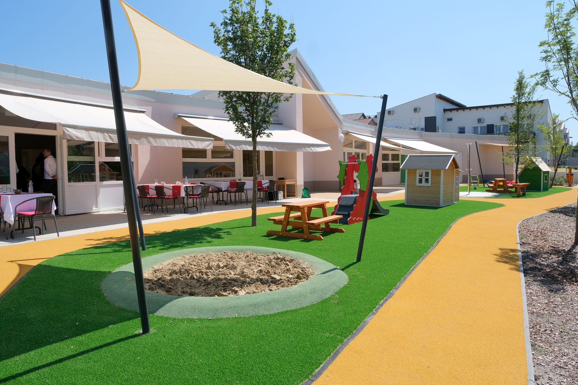 Jövőt építünk pályázat az új bölcsődék és óvodák építészeinek megismertetésére