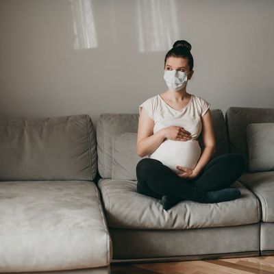 Mit kell tudnom, ha a járvány alatt várok babát?
