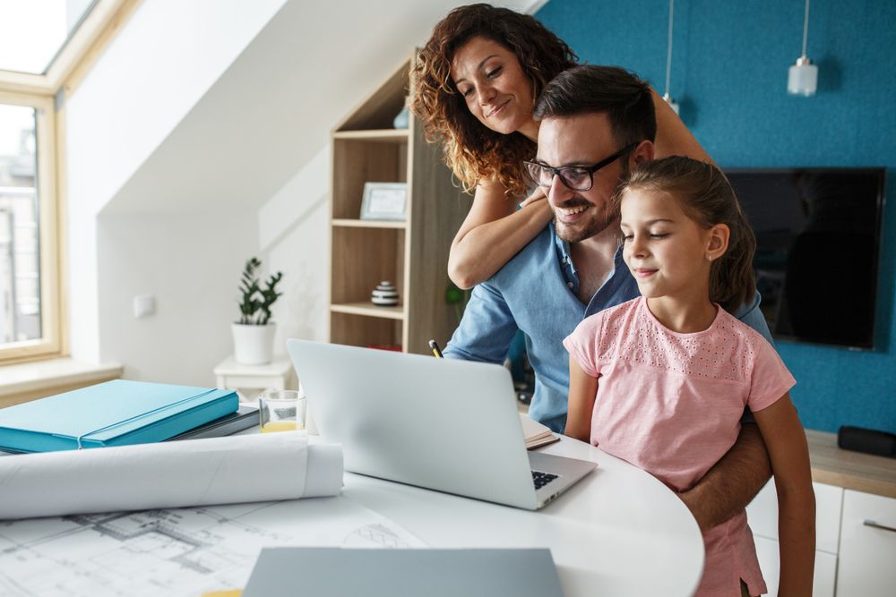 A szülők többsége automatikusan kapja vissza a 2021-ben befizetett adóját