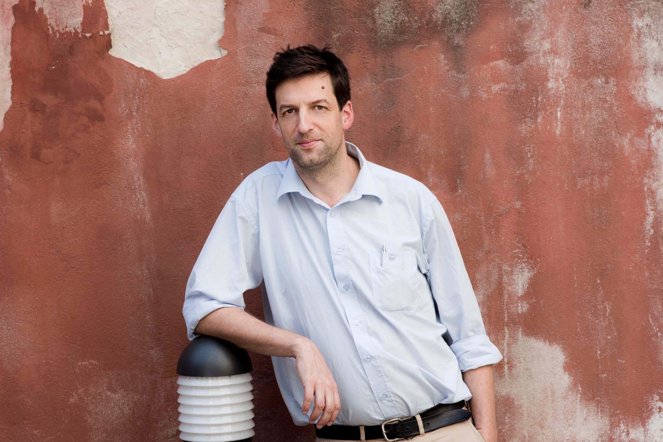 Nényei Pál: „A halnak sem témája a víz”