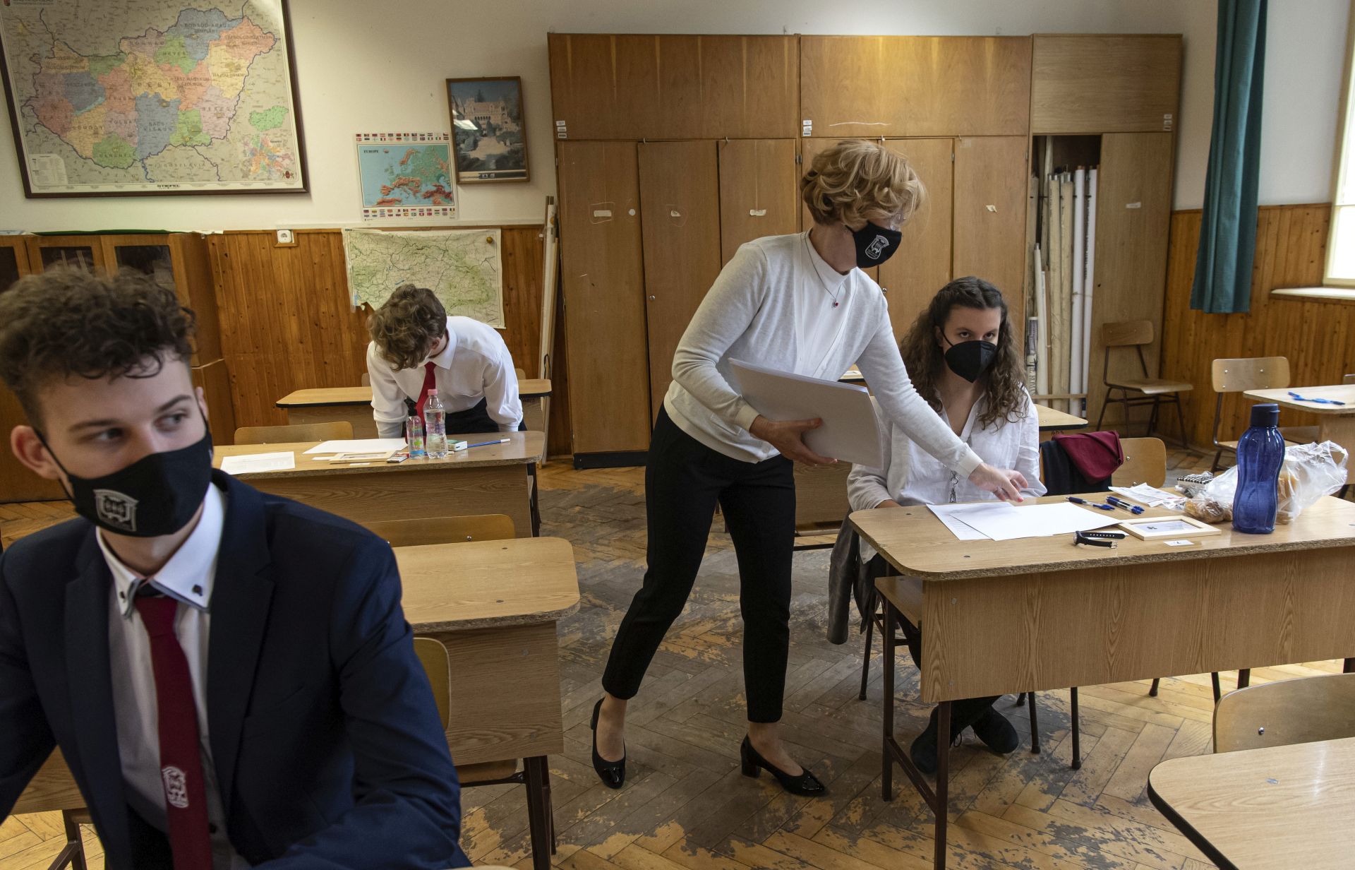 A magyar nyelv és irodalom írásbelikkel elkezdődött az érettségi