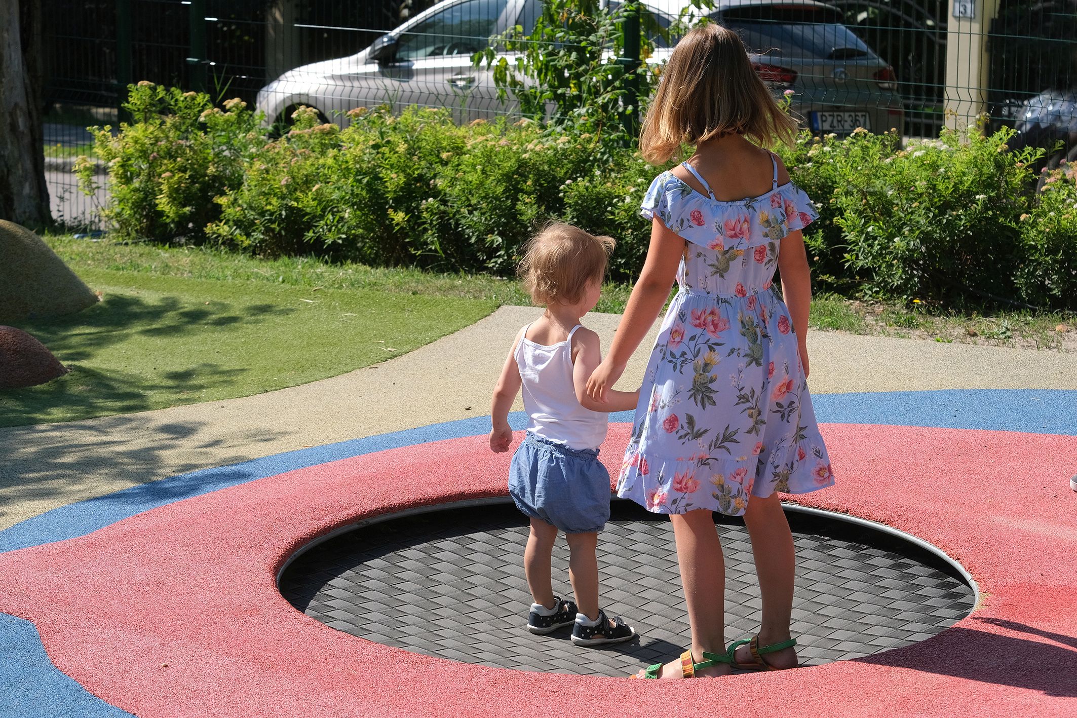 Korszakadék a tesók között – összenőnek?