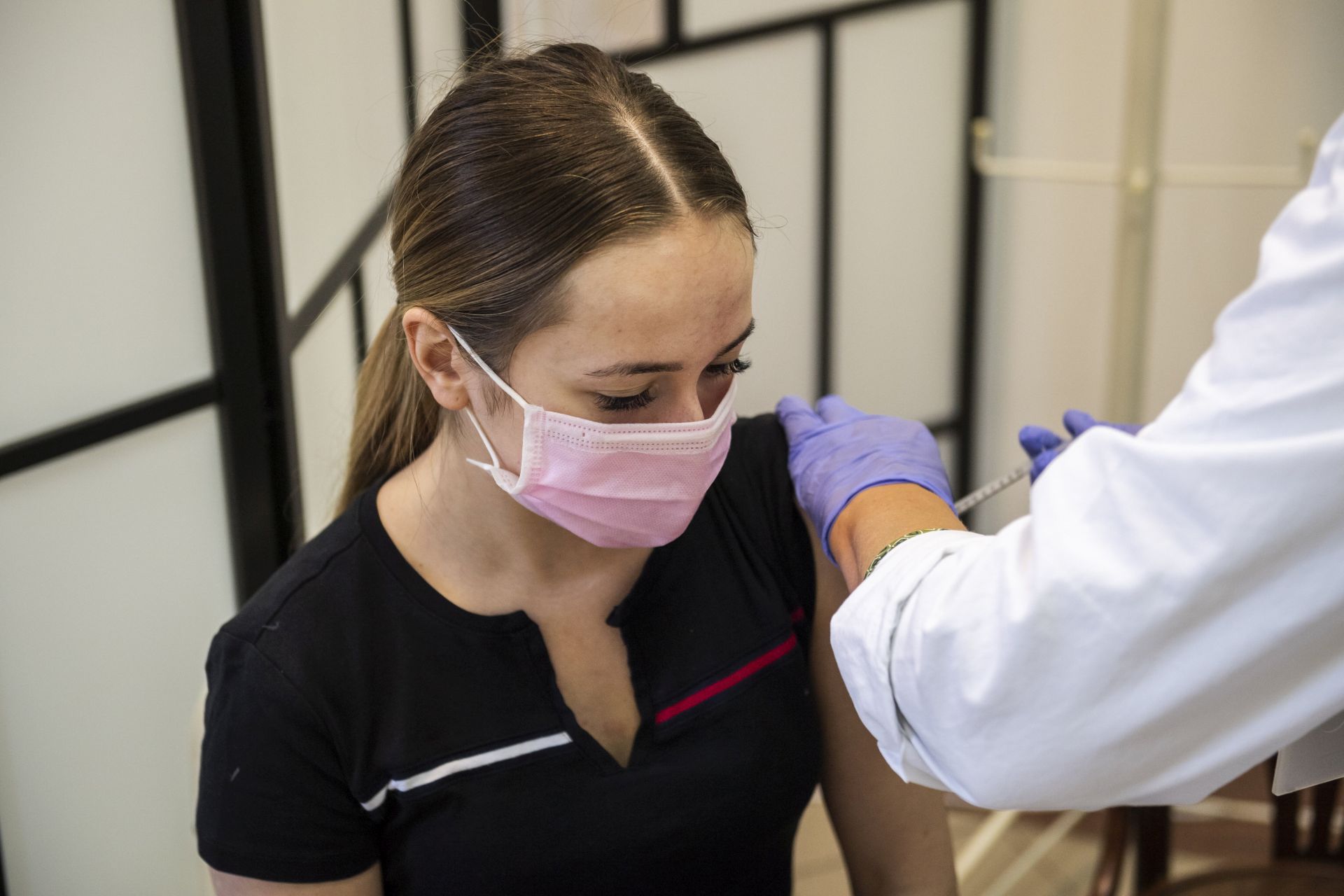 Kiút a járványból: már a kamaszokat is megvédhetjük