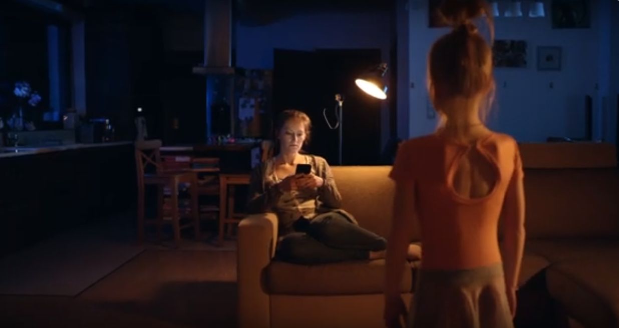 Az okostelefonnal a gyermekektől vesszük el a minőségi időt