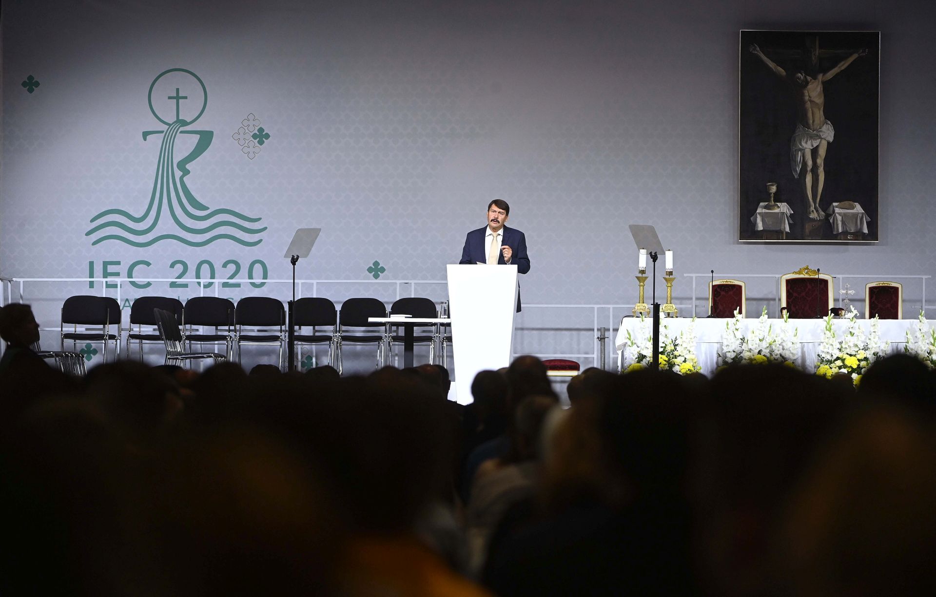 "A hit nem lehet passzív"