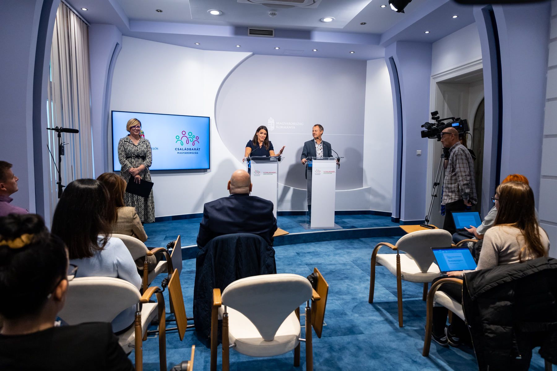 Több szakember intézi ezentúl az örökbefogadásokat