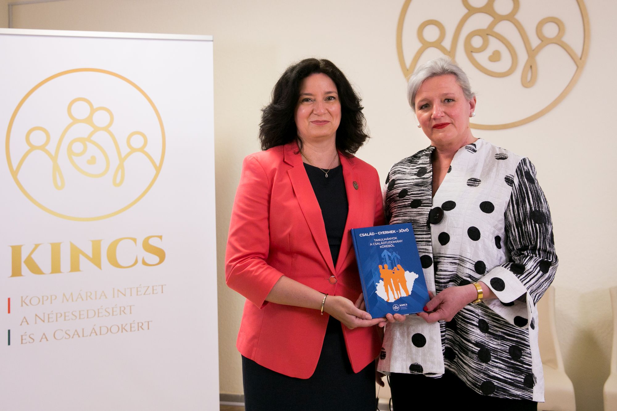 Új tanulmány-kötet a családtudomány köréből