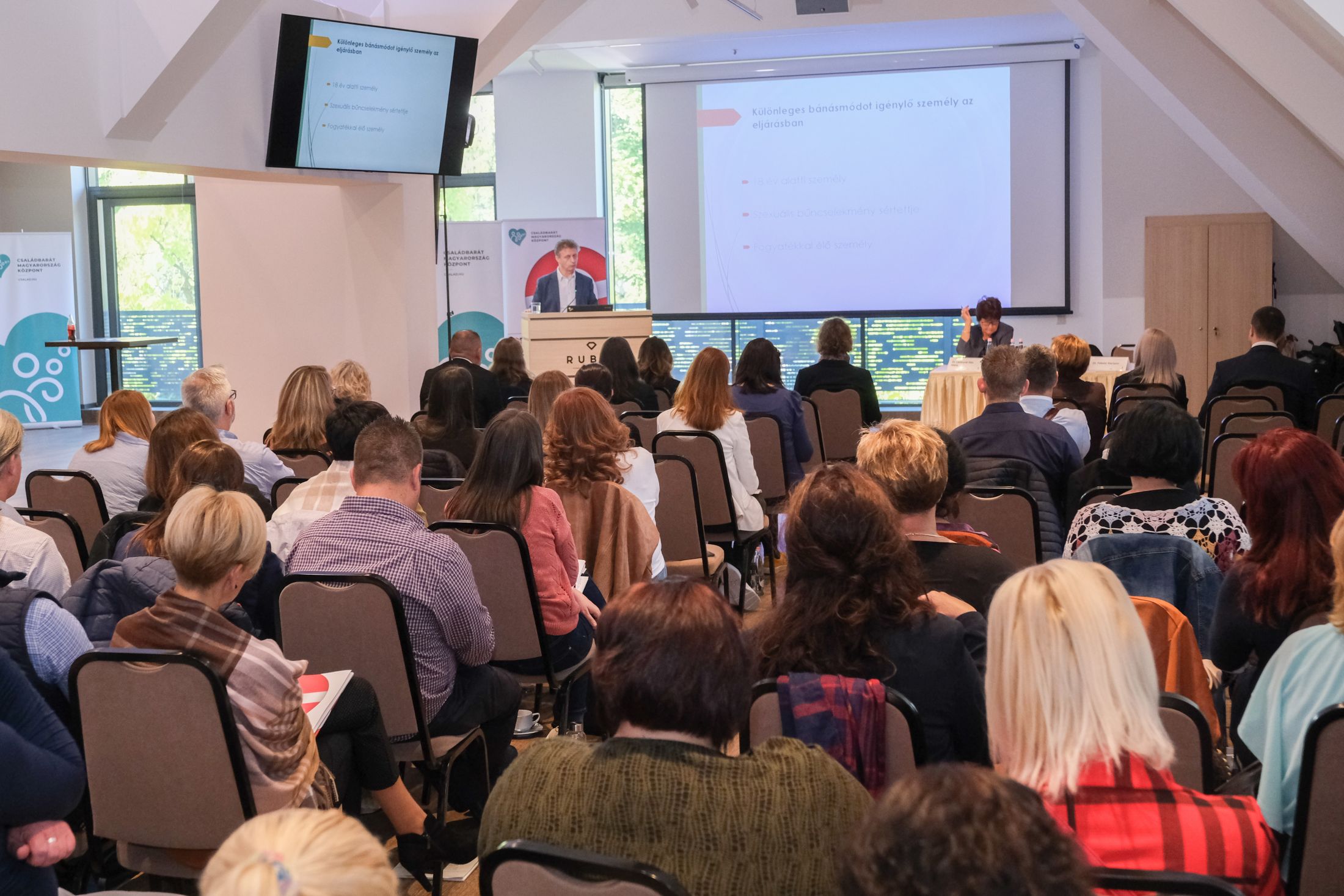 Fel kell ismernünk a jeleket – az áldozatsegítésről tanácskoztak